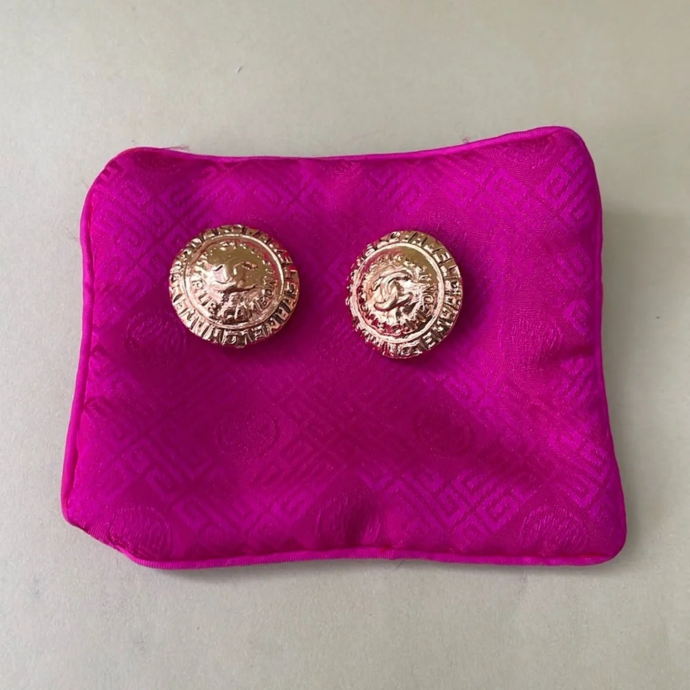 Large Chanel vintage gold clip on earrings